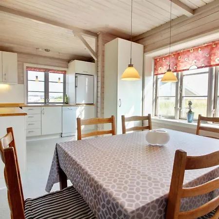 Gertraud - 500m From The Sea By Interhome Lakolk